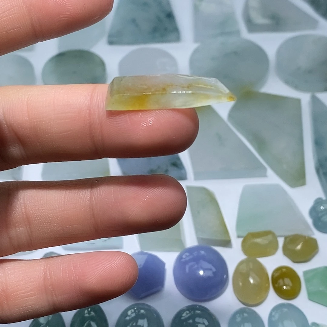 翡翠未镶嵌颈饰6432