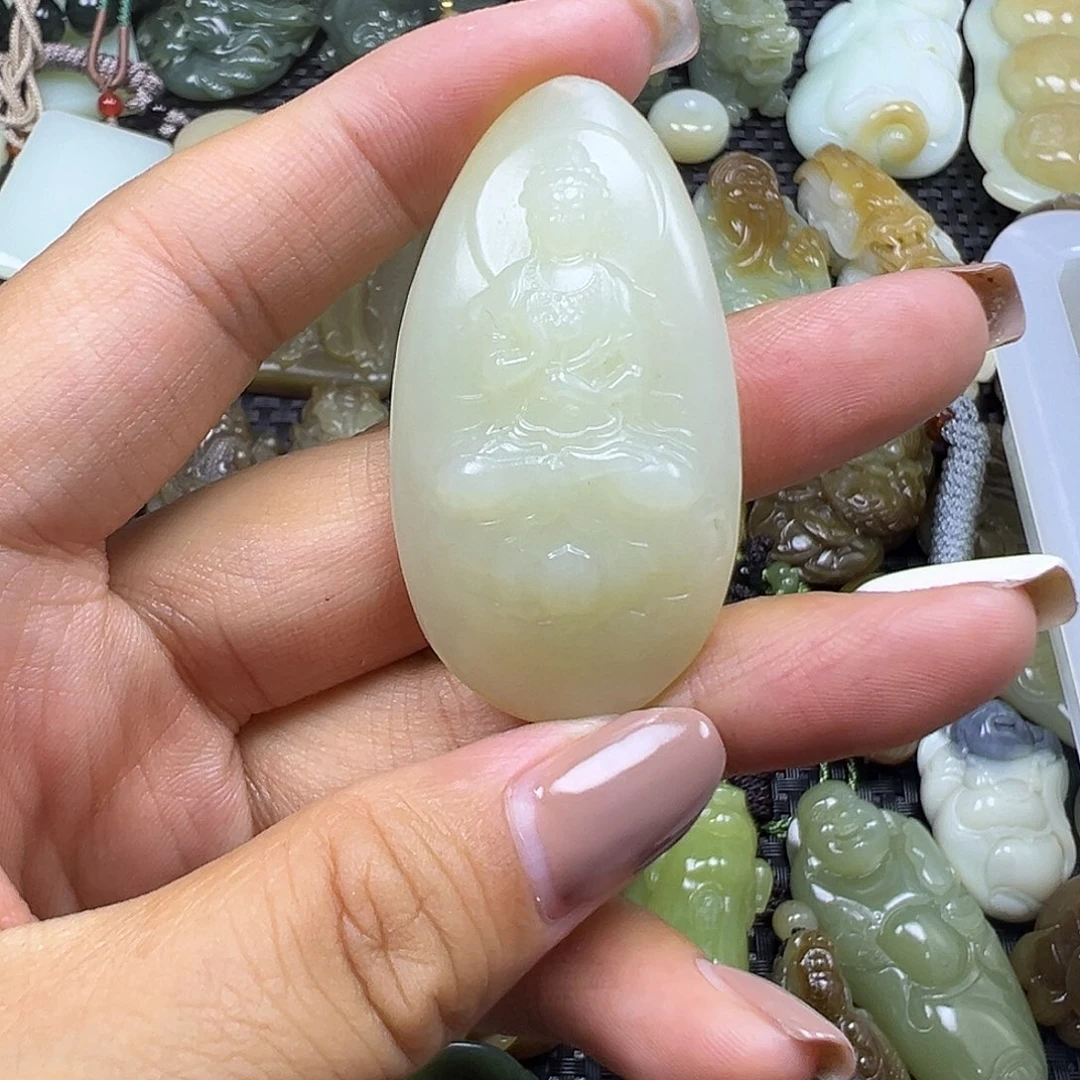 和田玉未镶嵌颈饰微瑕漏