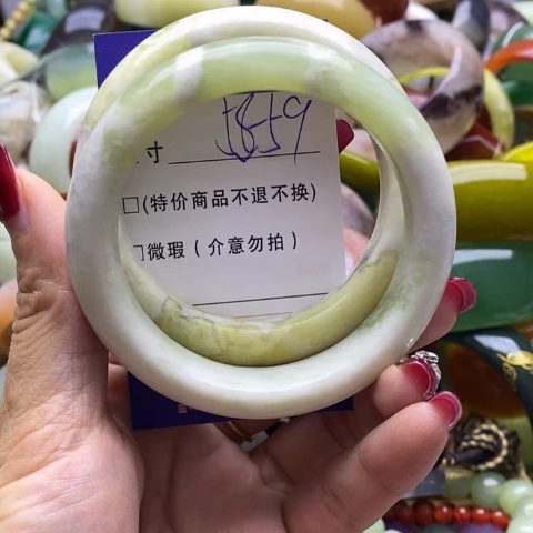 蛇纹石玉手镯未镶嵌