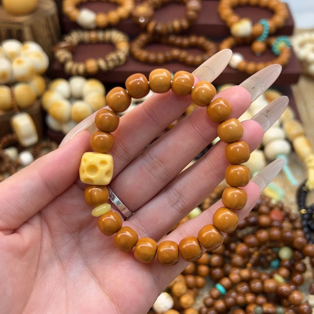 猴头核桃手串搭配奶酪