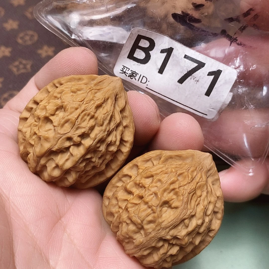 把件文玩核桃金牛。