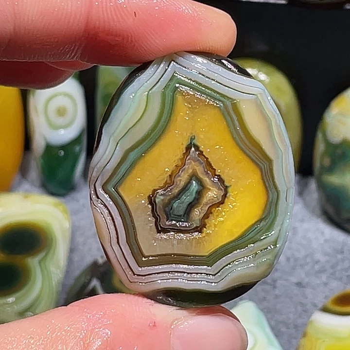 玛瑙/玉髓未镶嵌珠宝奇石