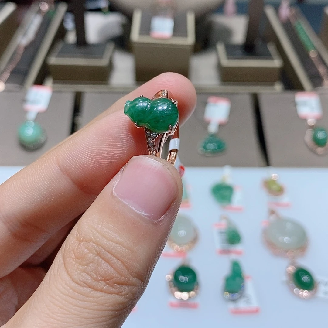 独山玉未镶嵌吊坠