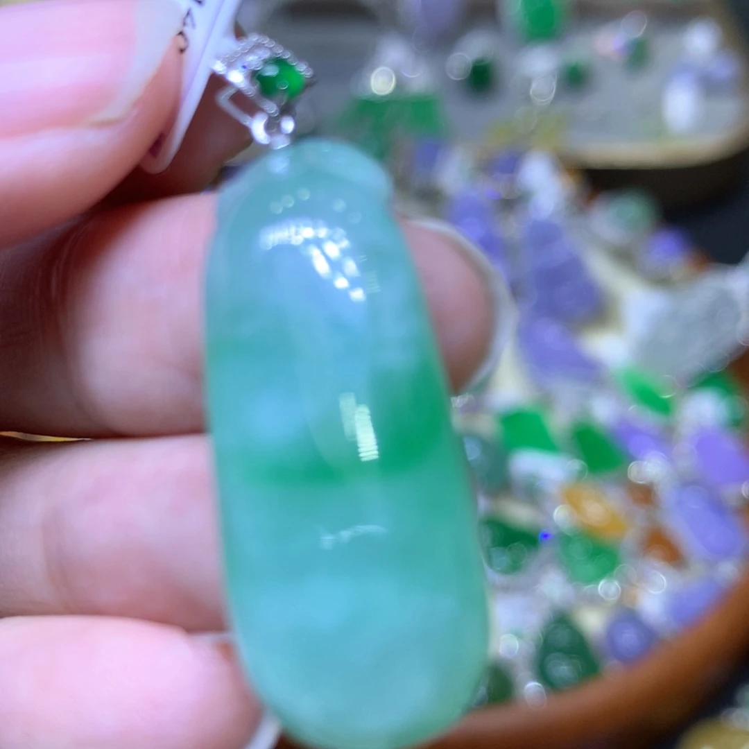 【闪购商品】翡翠颈饰18K金镶嵌翡翠吊坠项链