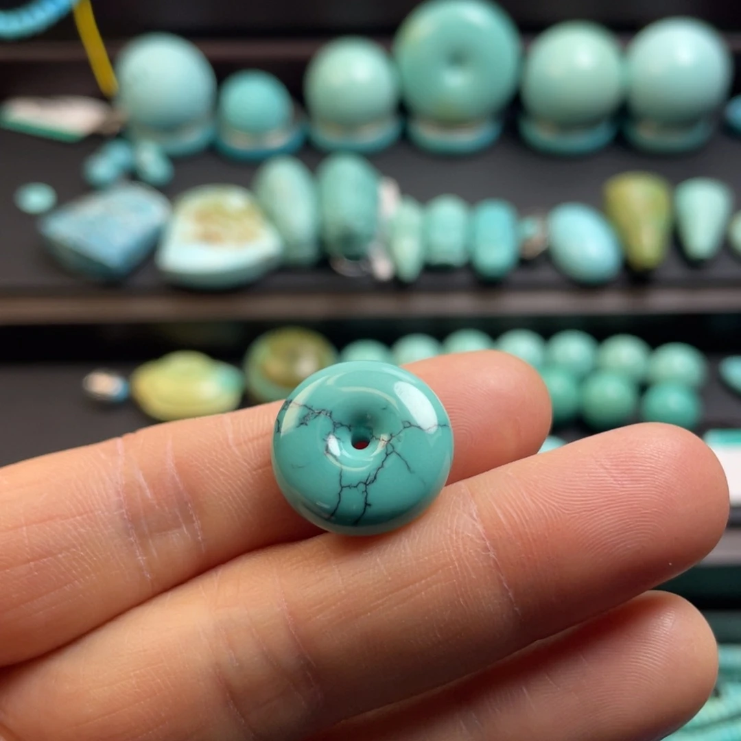 绿松石颈饰未镶嵌