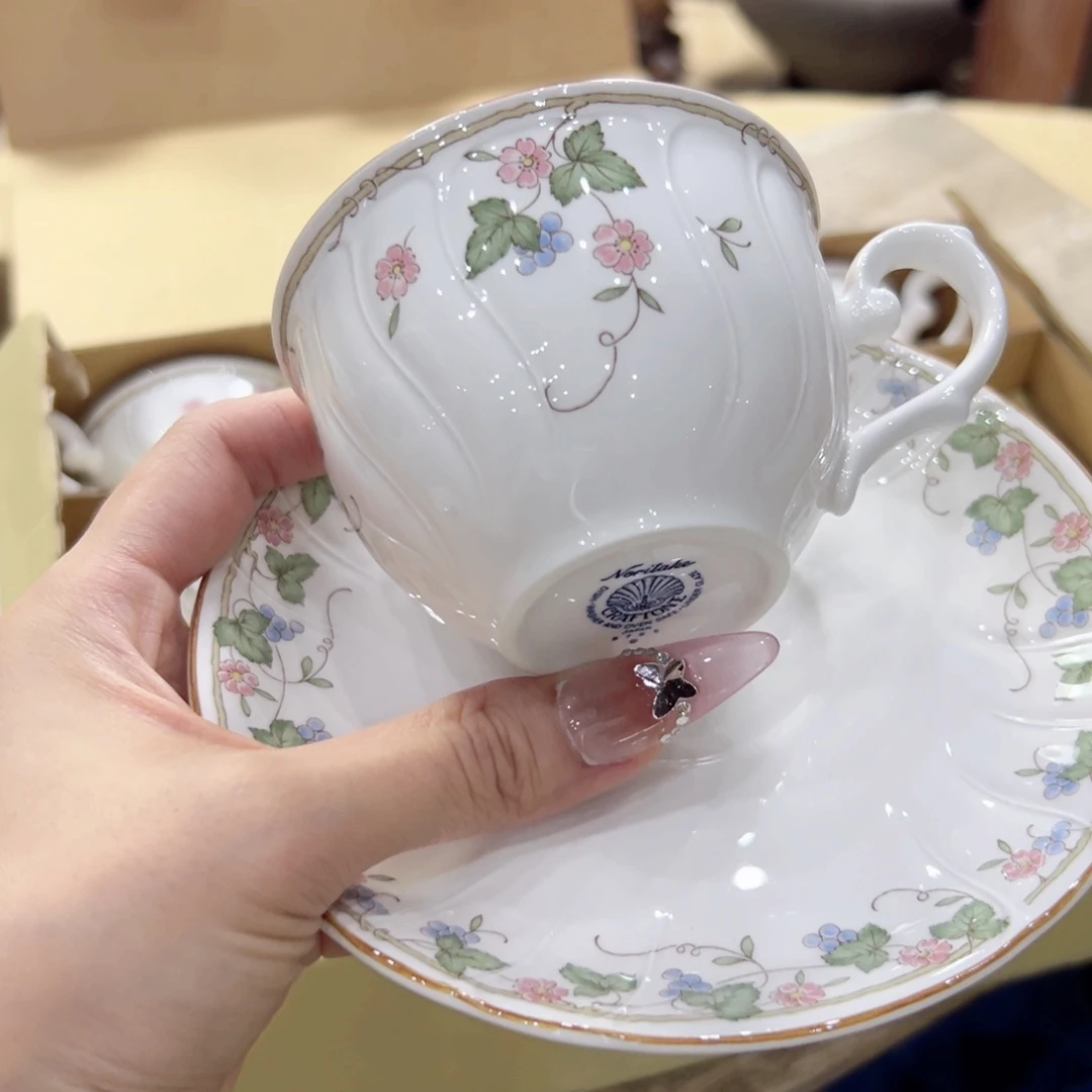 瓷片陶瓷和金属表面上产生