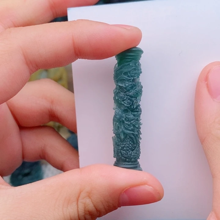 定制翡翠未镶嵌龙柱