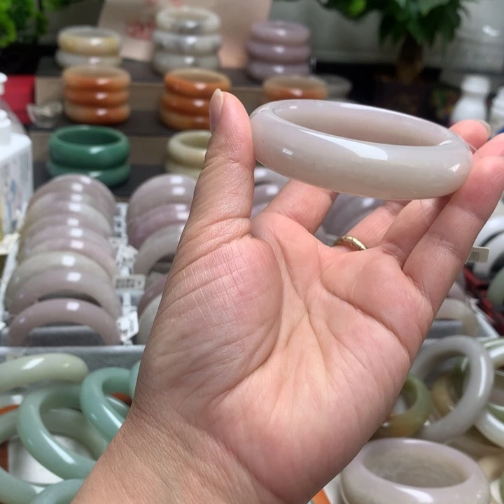 石英质玉未镶嵌手镯