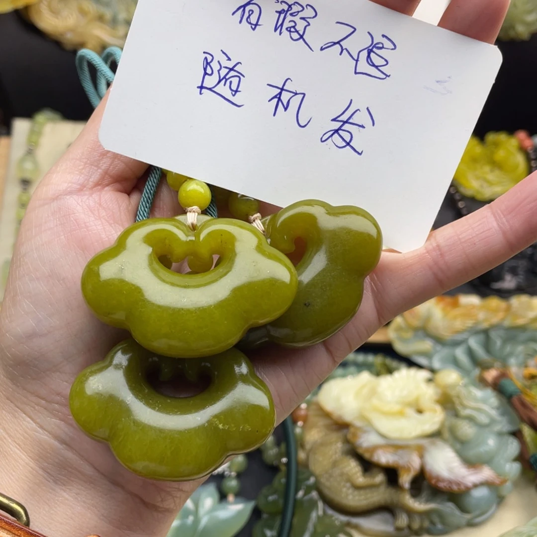 蛇纹石玉颈饰未镶嵌