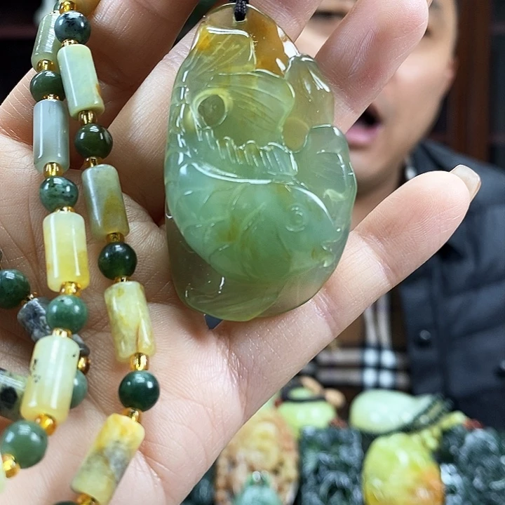 蛇纹石玉吊坠未镶嵌