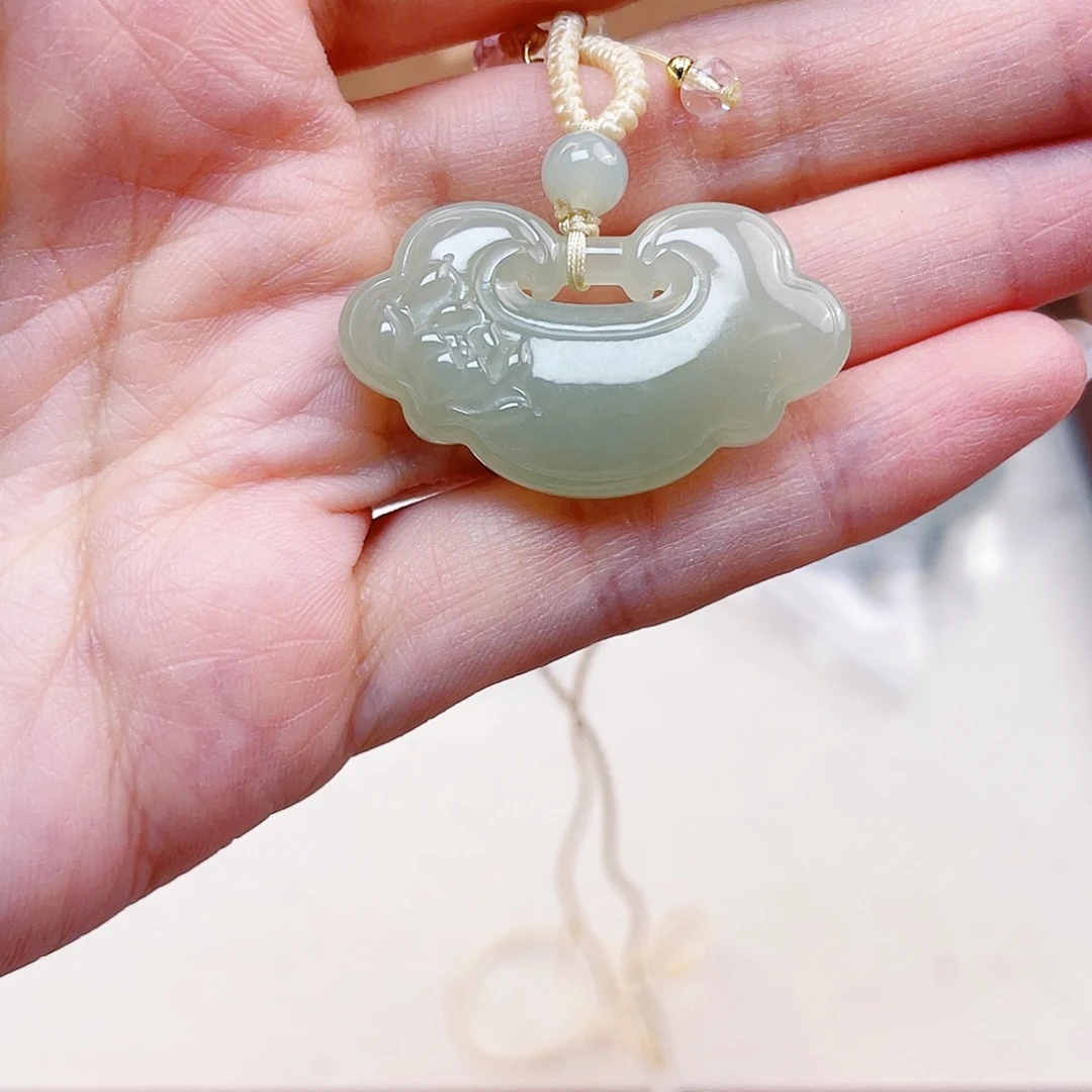 和田玉未镶嵌吊坠(赠链)