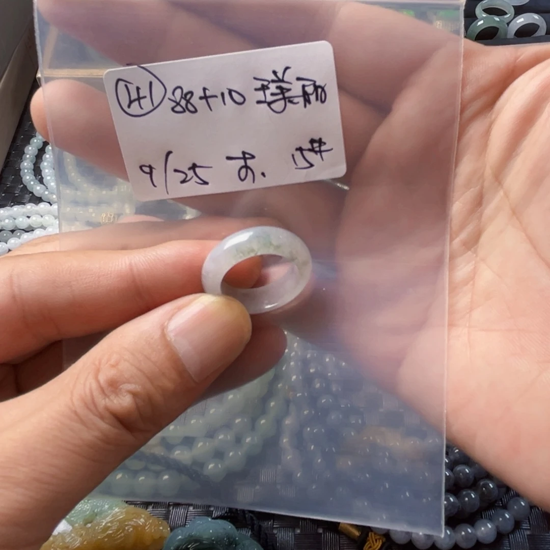 未镶嵌戒指翡翠是****?