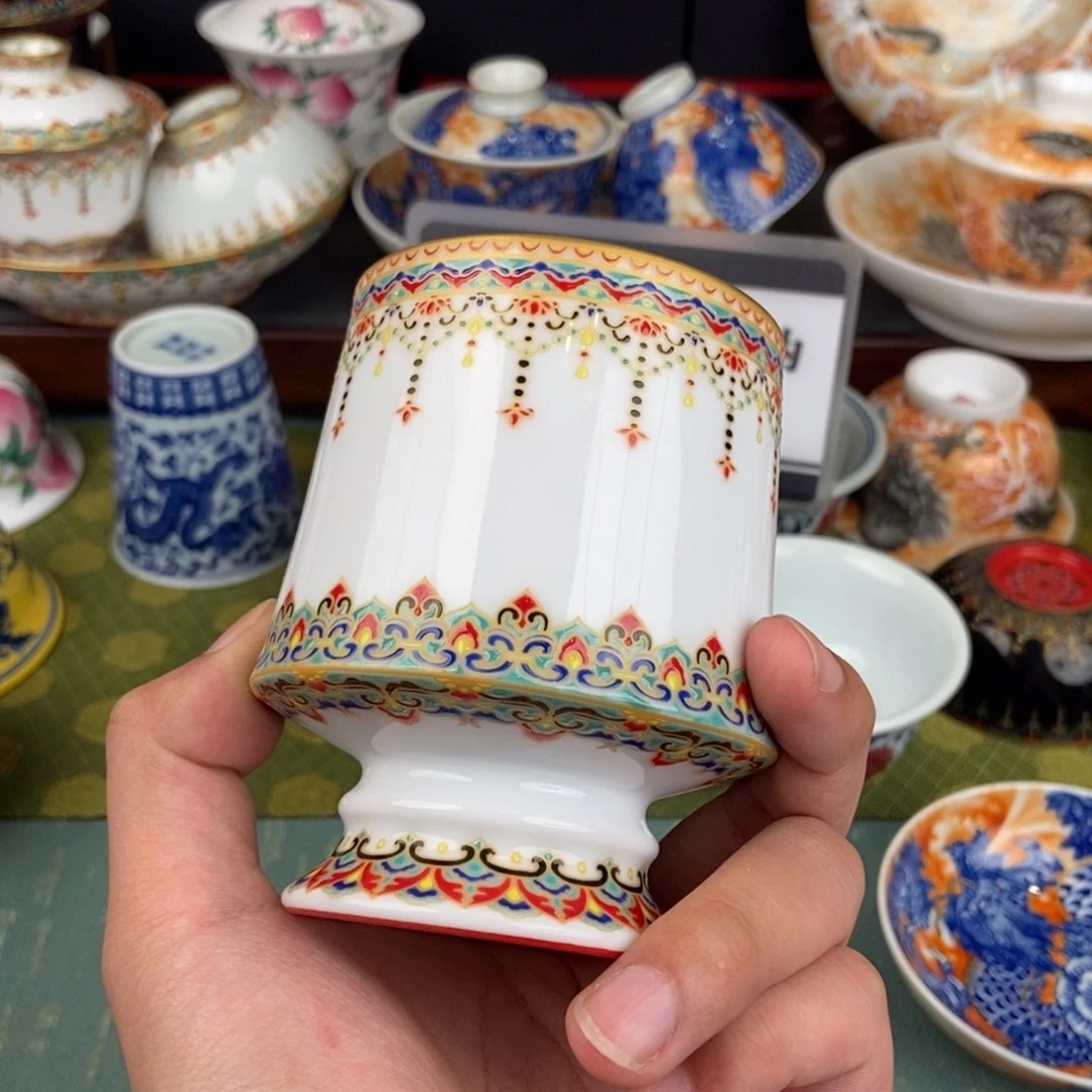 陶瓷的设计师是一个