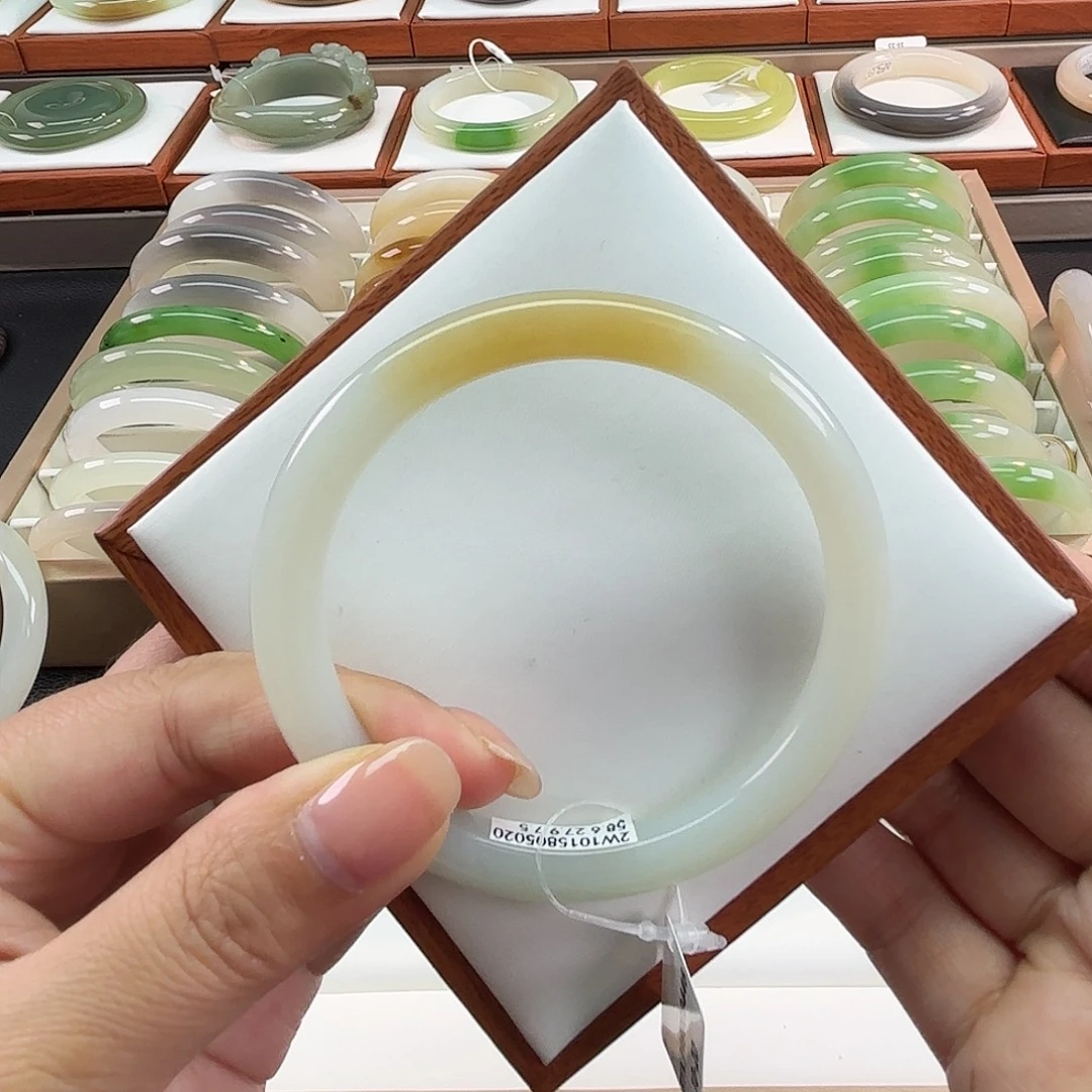 和田玉未镶嵌手镯58糖美人