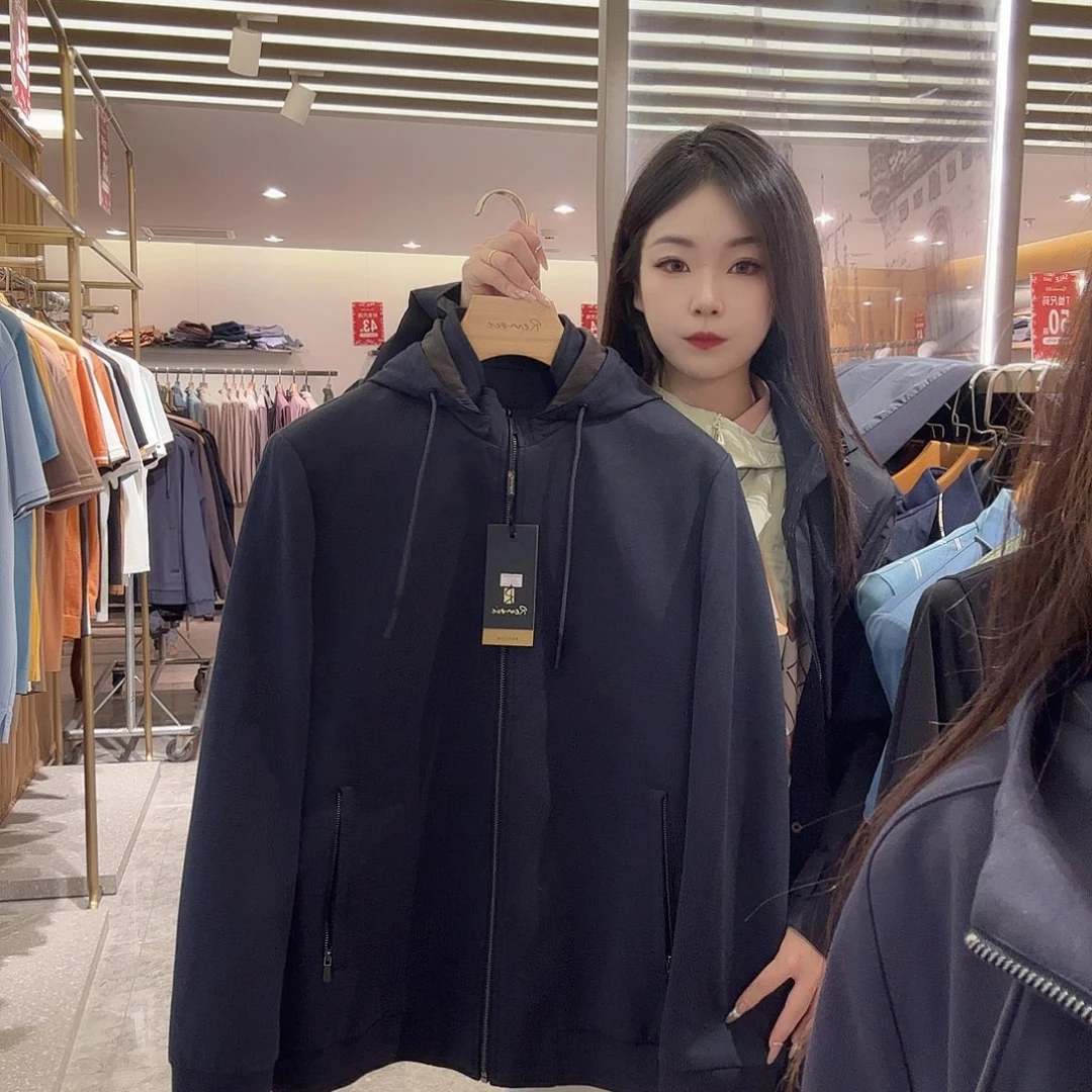 上衣和裙子的搭配也