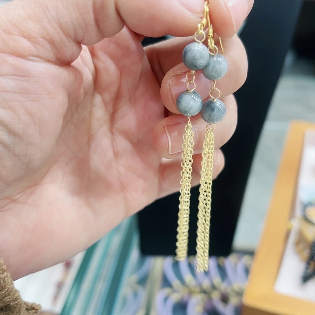 翡翠颈饰未镶嵌耳饰