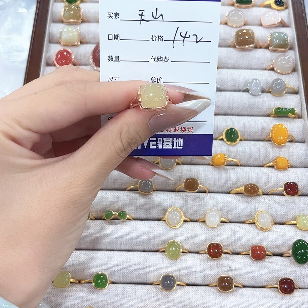 天***号和田玉未镶嵌耳饰不退不换