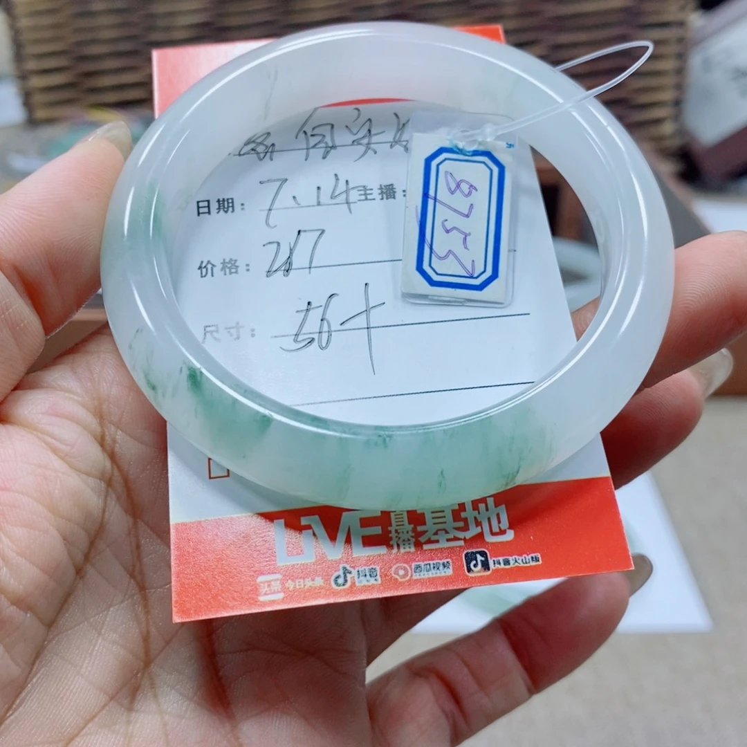 各***好石英岩玉手镯未镶嵌