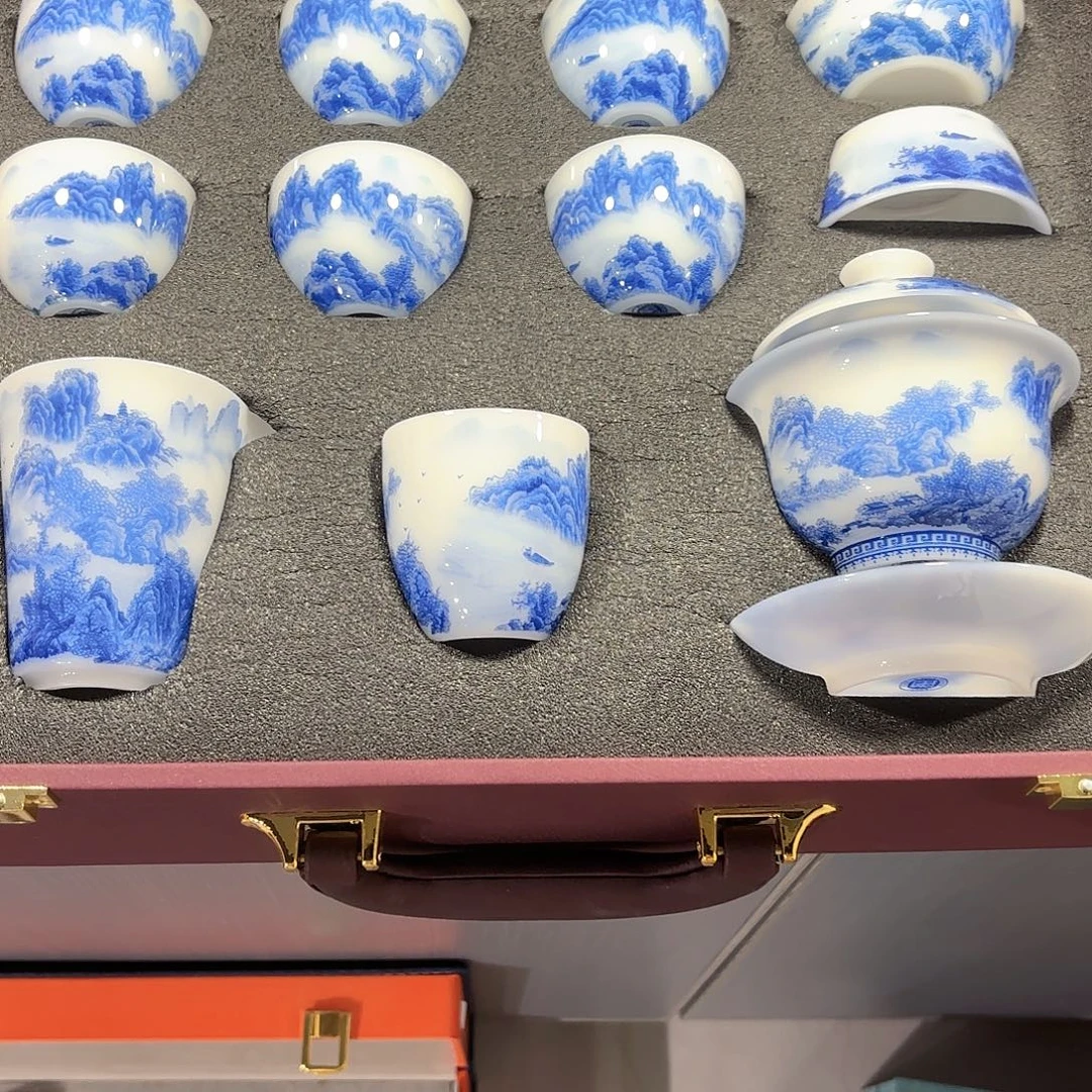 瓷片景德镇瓷器精品陈列