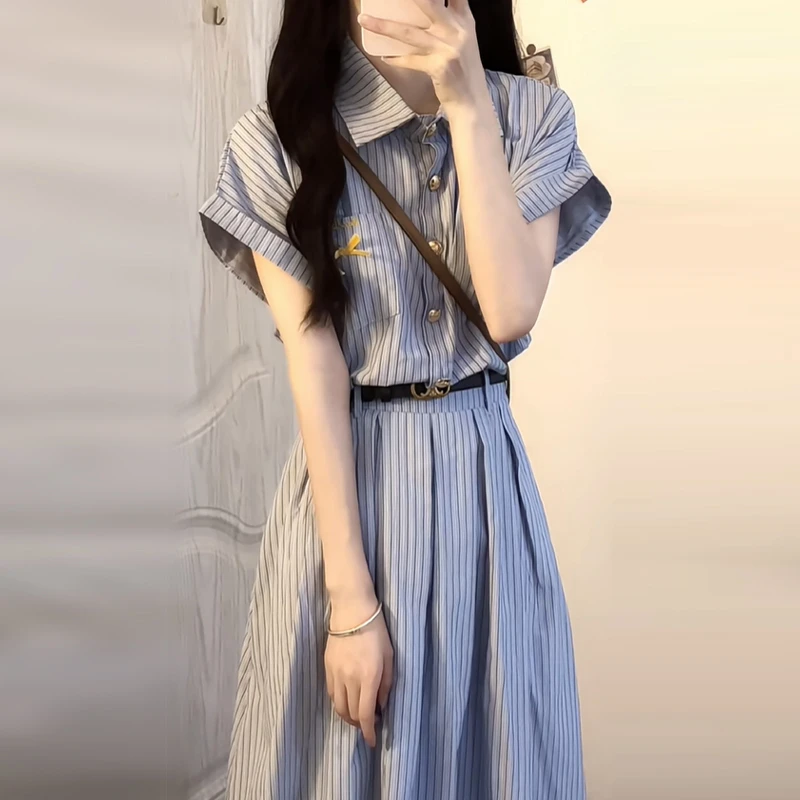 2025新款法式高级感蓝色条纹衬衫连衣裙子女夏季气质收腰polo长裙