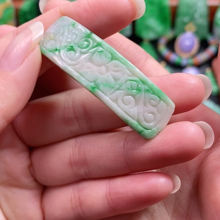 颈饰未镶嵌翡翠吊坠