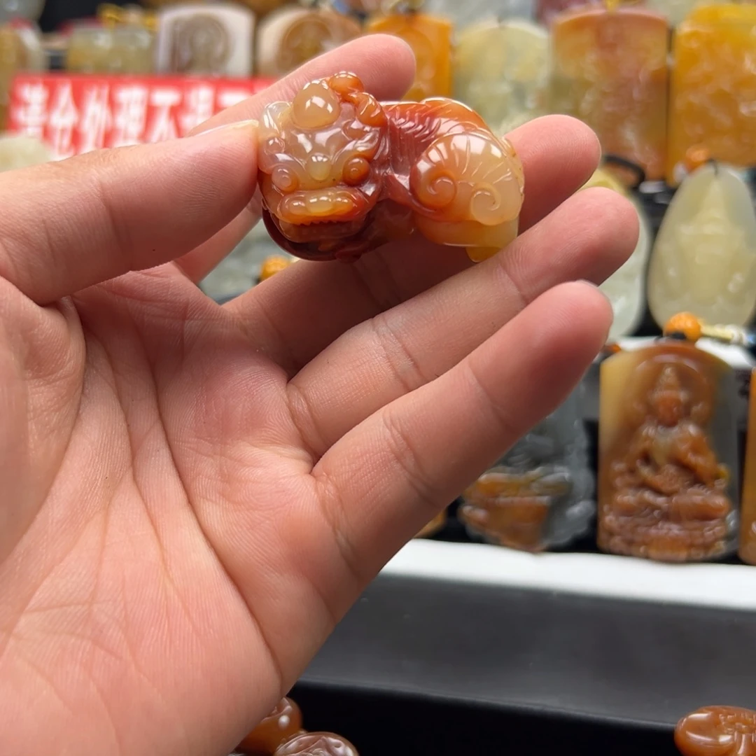 未镶嵌石英质玉（黄龙玉）黄龙玉