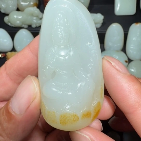 颈饰未镶嵌和田玉（糖玉）王*