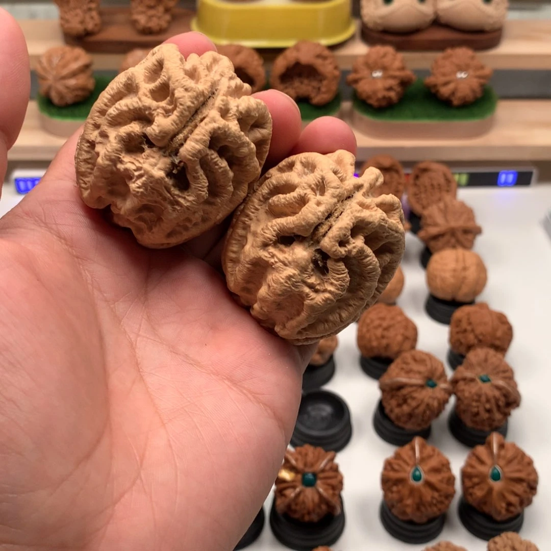 【闪购商品】文玩核桃吊坠阿*隐隐约约