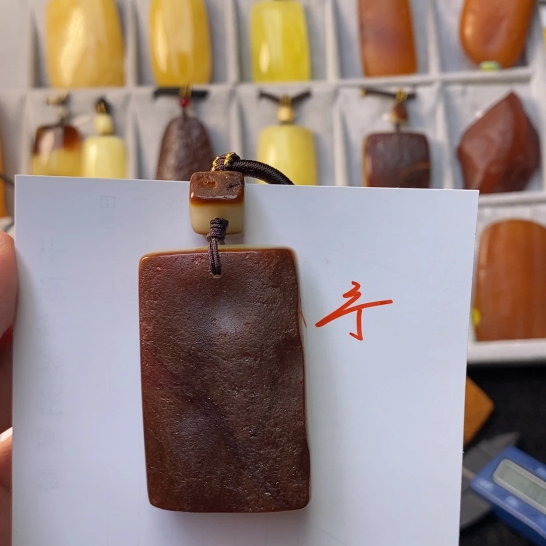 未镶嵌琥珀珠宝奇石