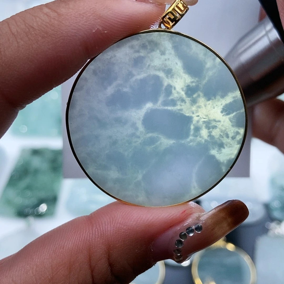 翡翠吊坠(不含链)18K金镶嵌