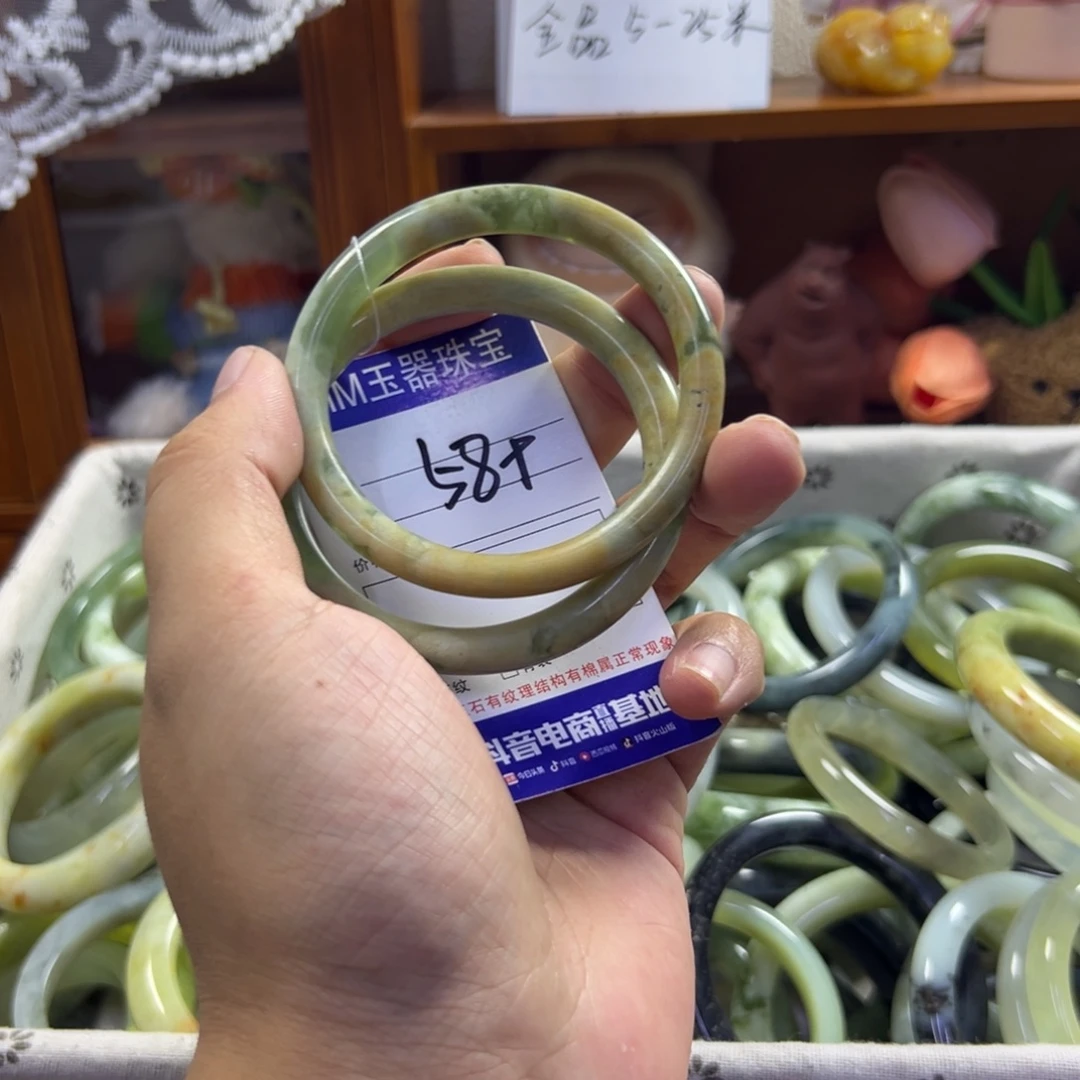 蛇纹石玉未镶嵌手镯381