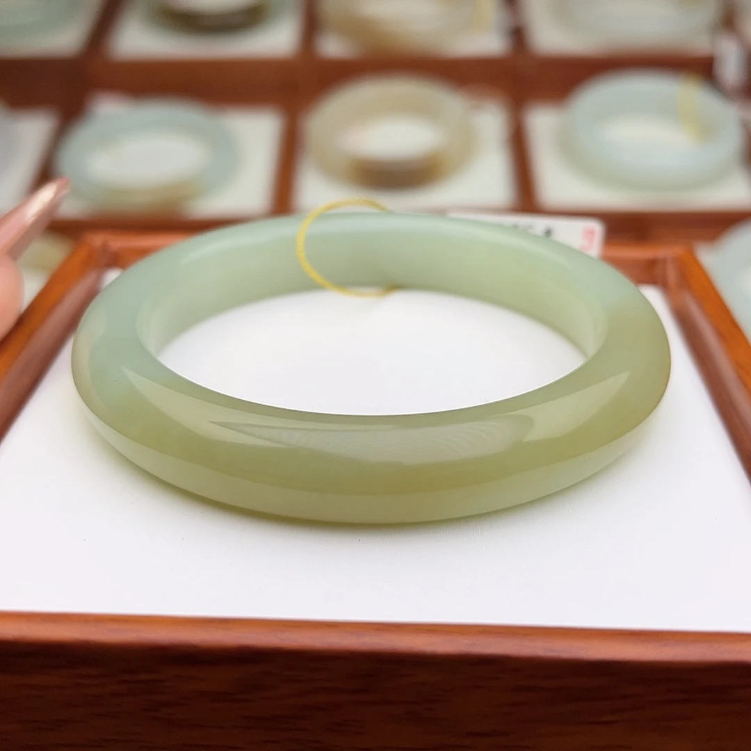 和田玉未镶嵌手镯57