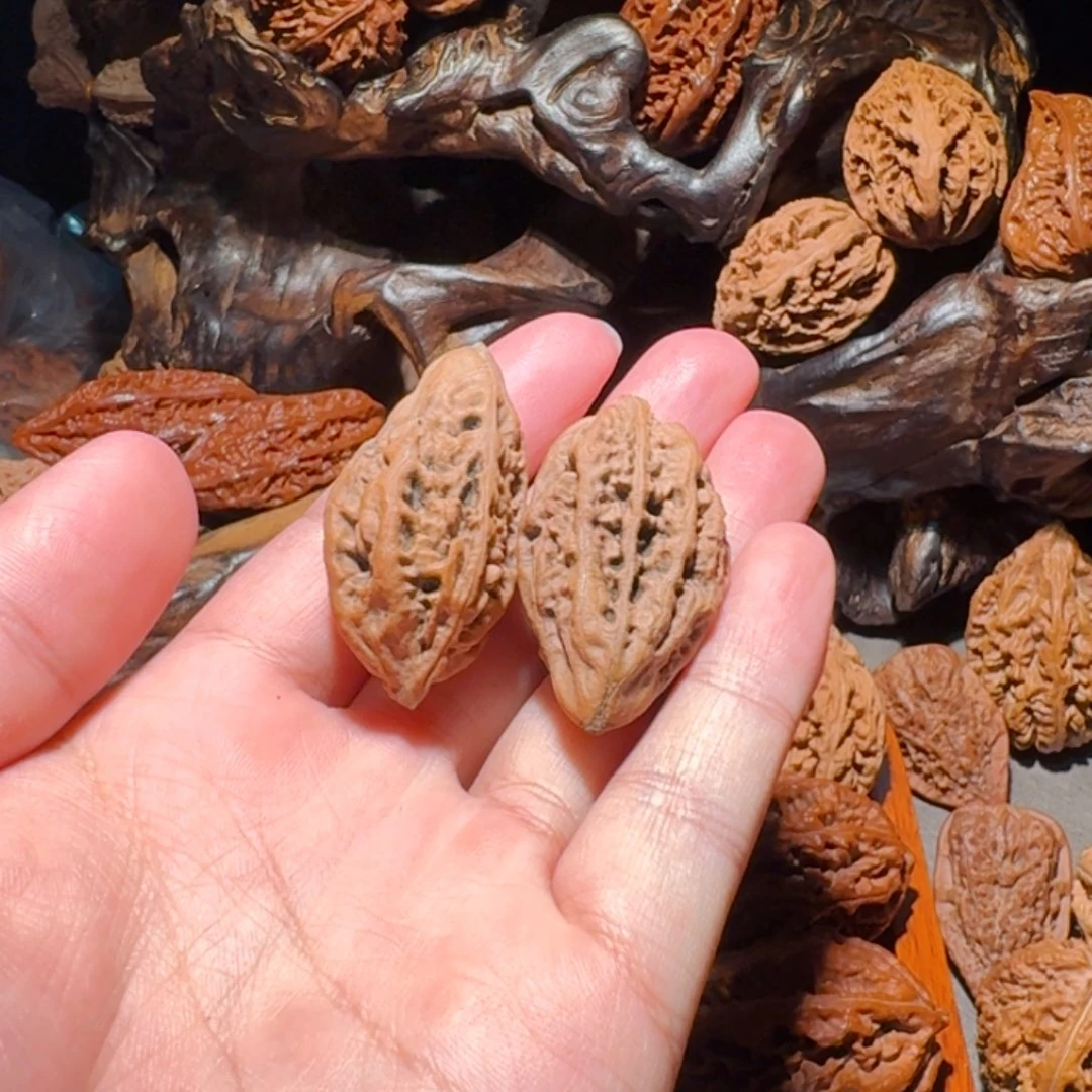 跳***。文玩核桃吊坠蚂蚁棍