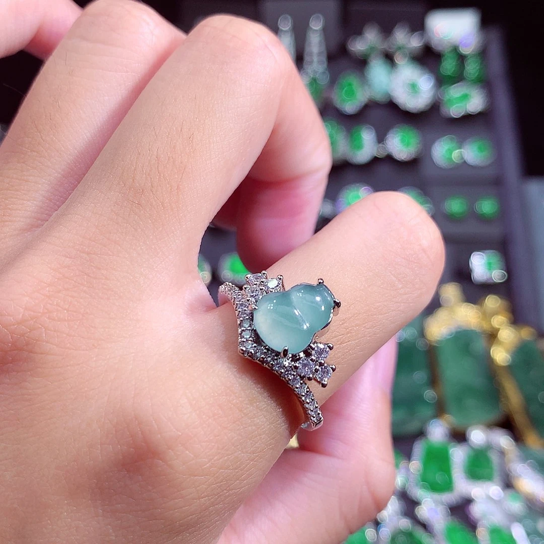 翡翠未镶嵌颈饰挂件