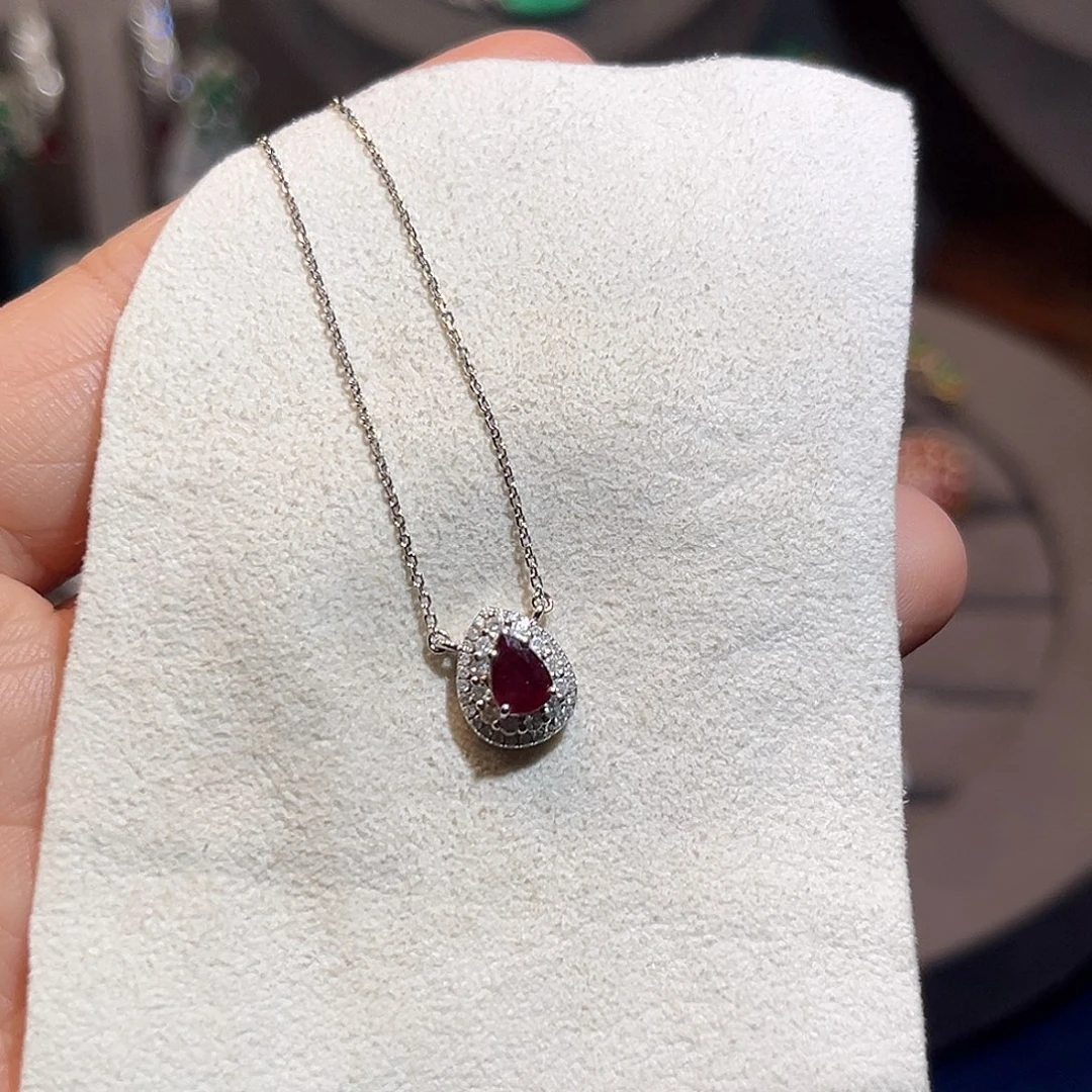18K金镶嵌红宝石颈饰0.60ct