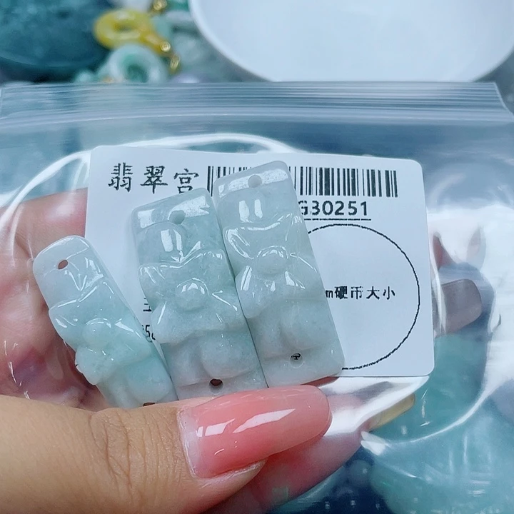 吊坠(不含链)未镶嵌翡翠