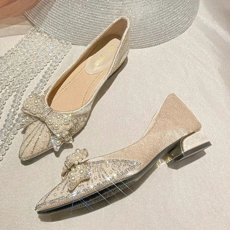 单鞋女款2025新款爆款富家千金气质名媛轻奢尖头水钻配裙子的鞋子