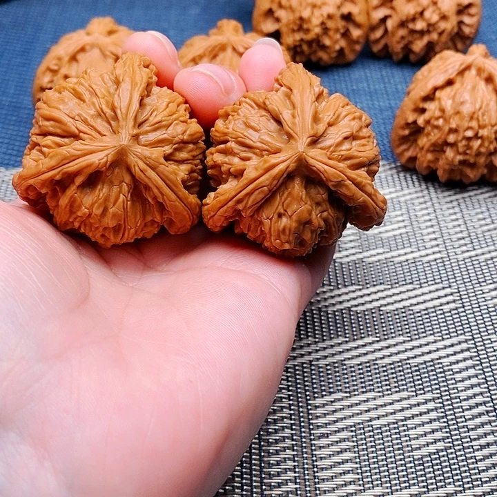 岭***吊坠文玩核桃三棱