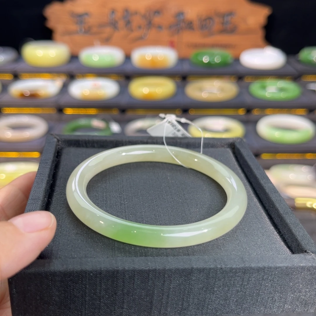 s***n和田玉未镶嵌手镯