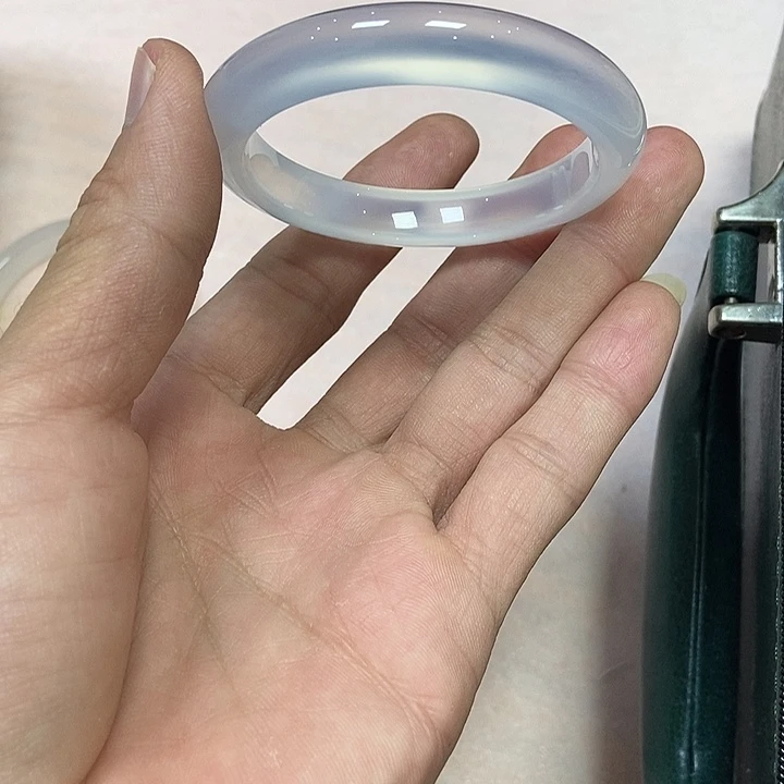 玛瑙/玉髓手镯未镶嵌是***鸭497