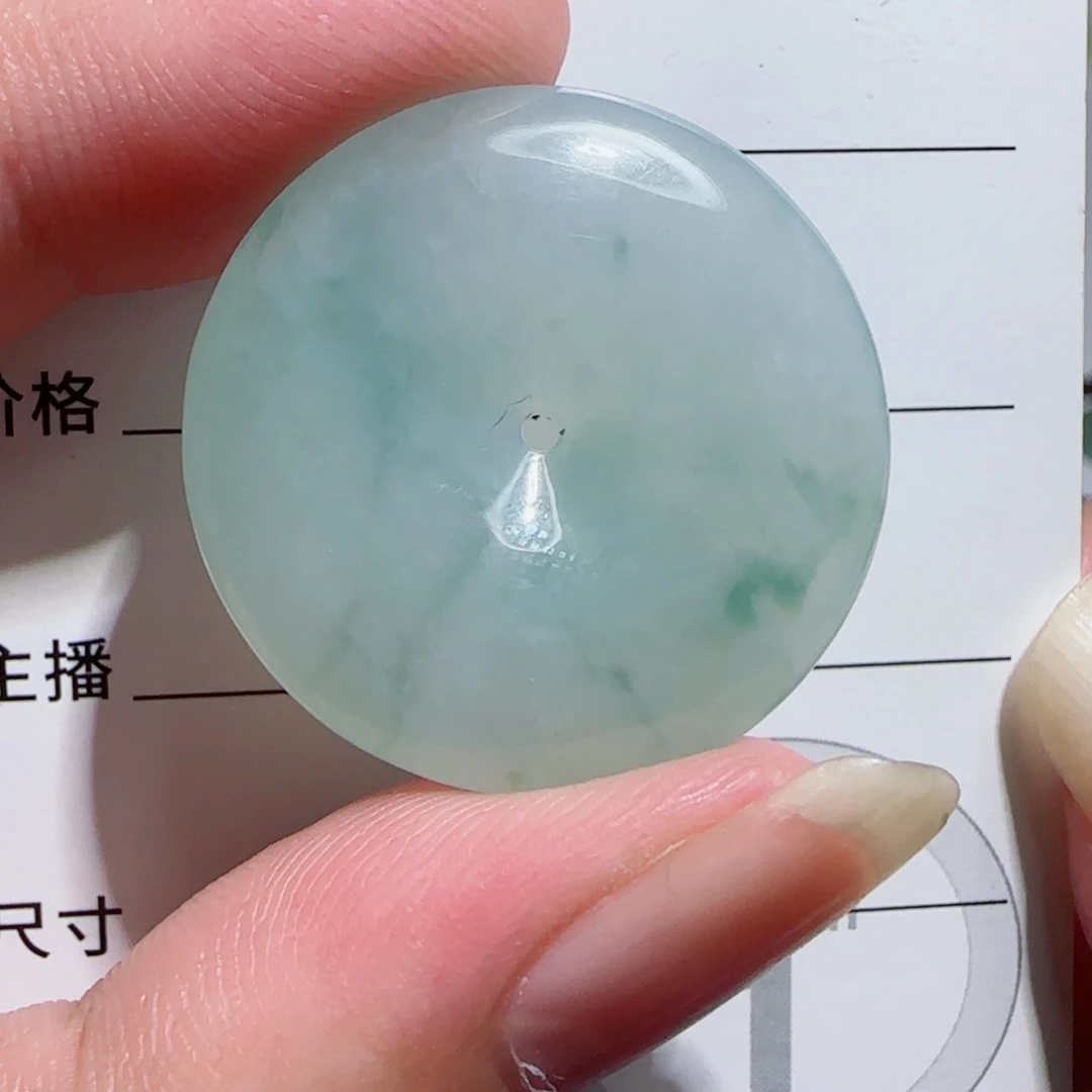 翡翠未镶嵌颈饰平安扣