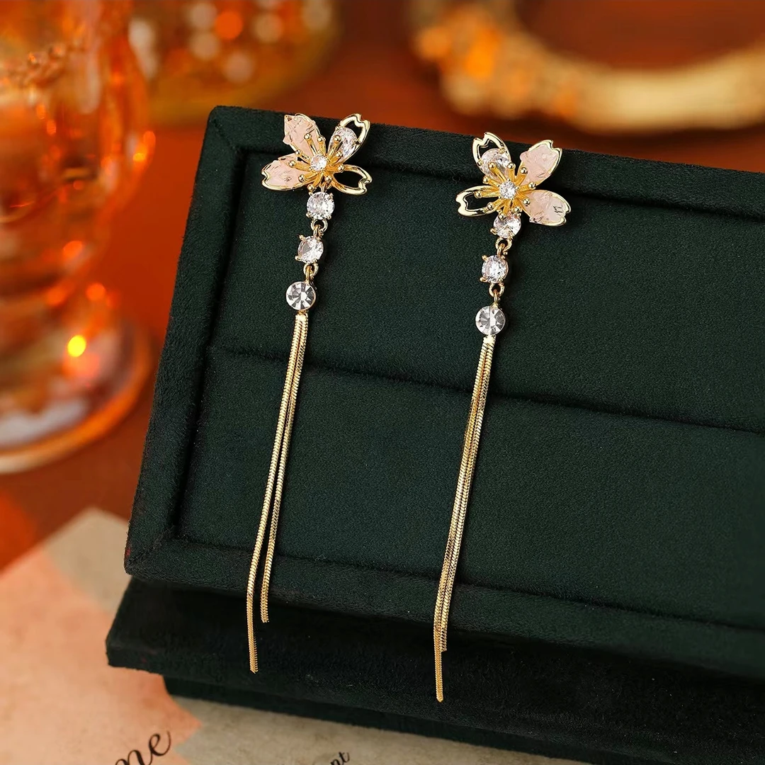 铜合金合成锆石耳饰 气质轻奢百搭小众春季耳环134