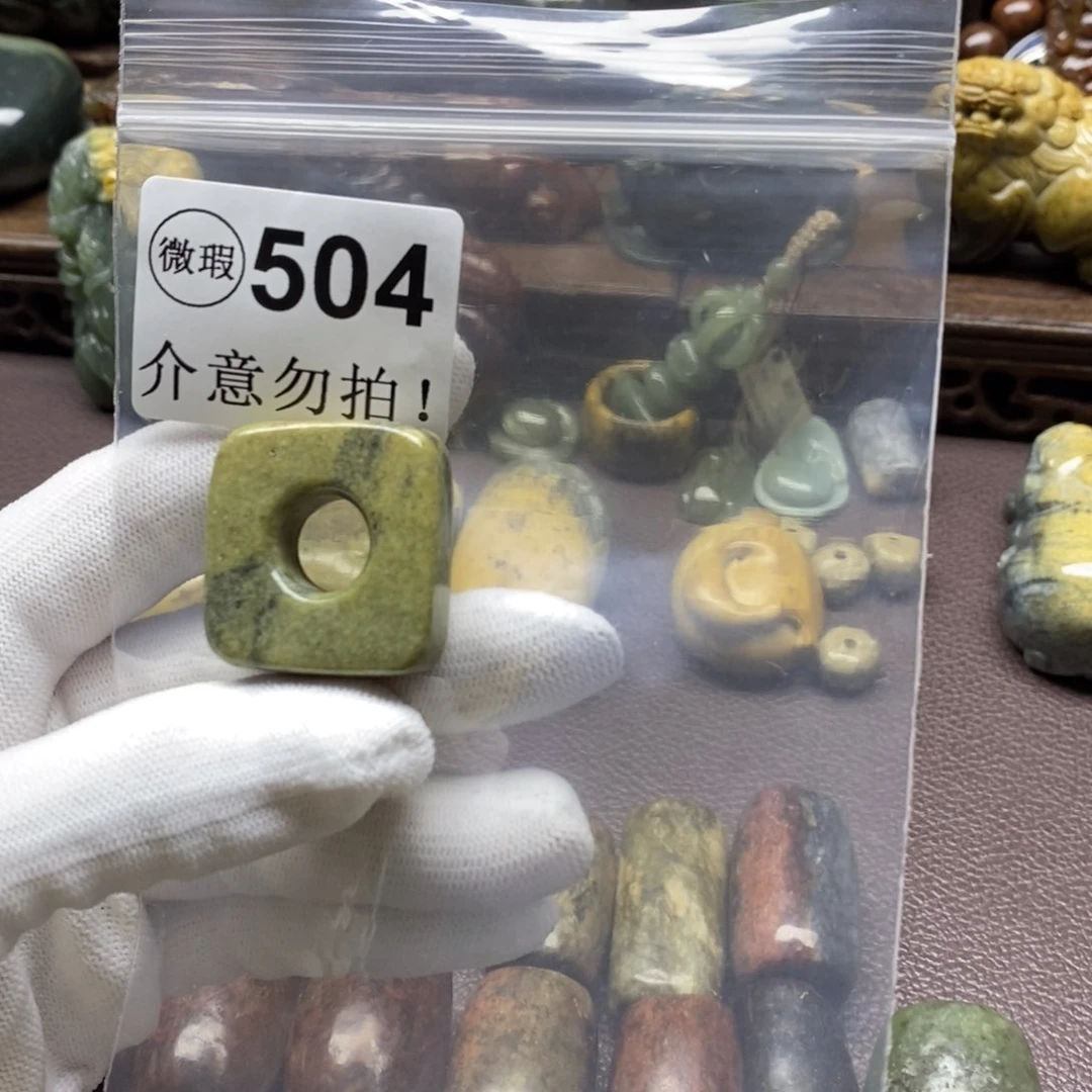 未镶嵌岫岩河磨玉（透闪石质玉）把件