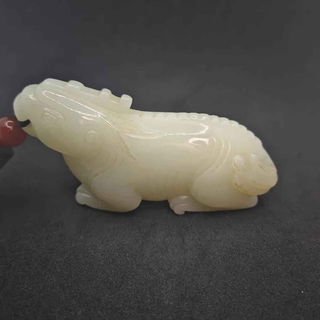 16AB21   清   和田玉瑞兽手把件