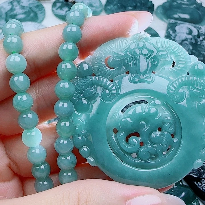 翡翠未镶嵌颈饰多样性发货天然的A货翡翠