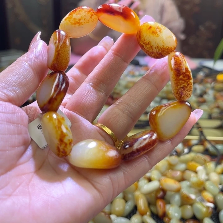 和田玉未镶嵌颈饰三**爷