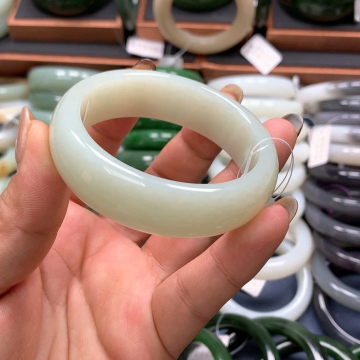 【闪购商品】未镶嵌手镯和田玉