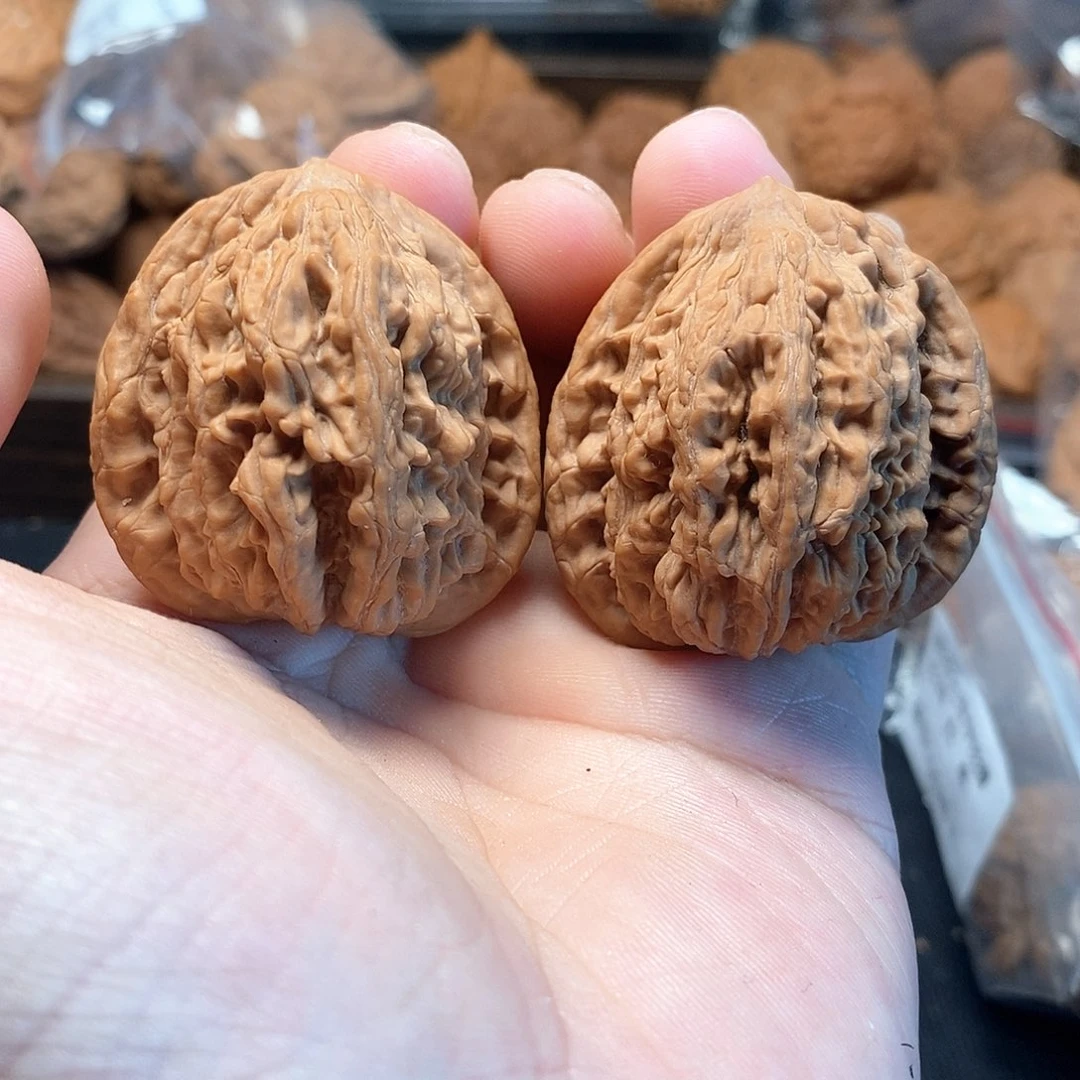 1文玩核桃麦穗虎头40-259