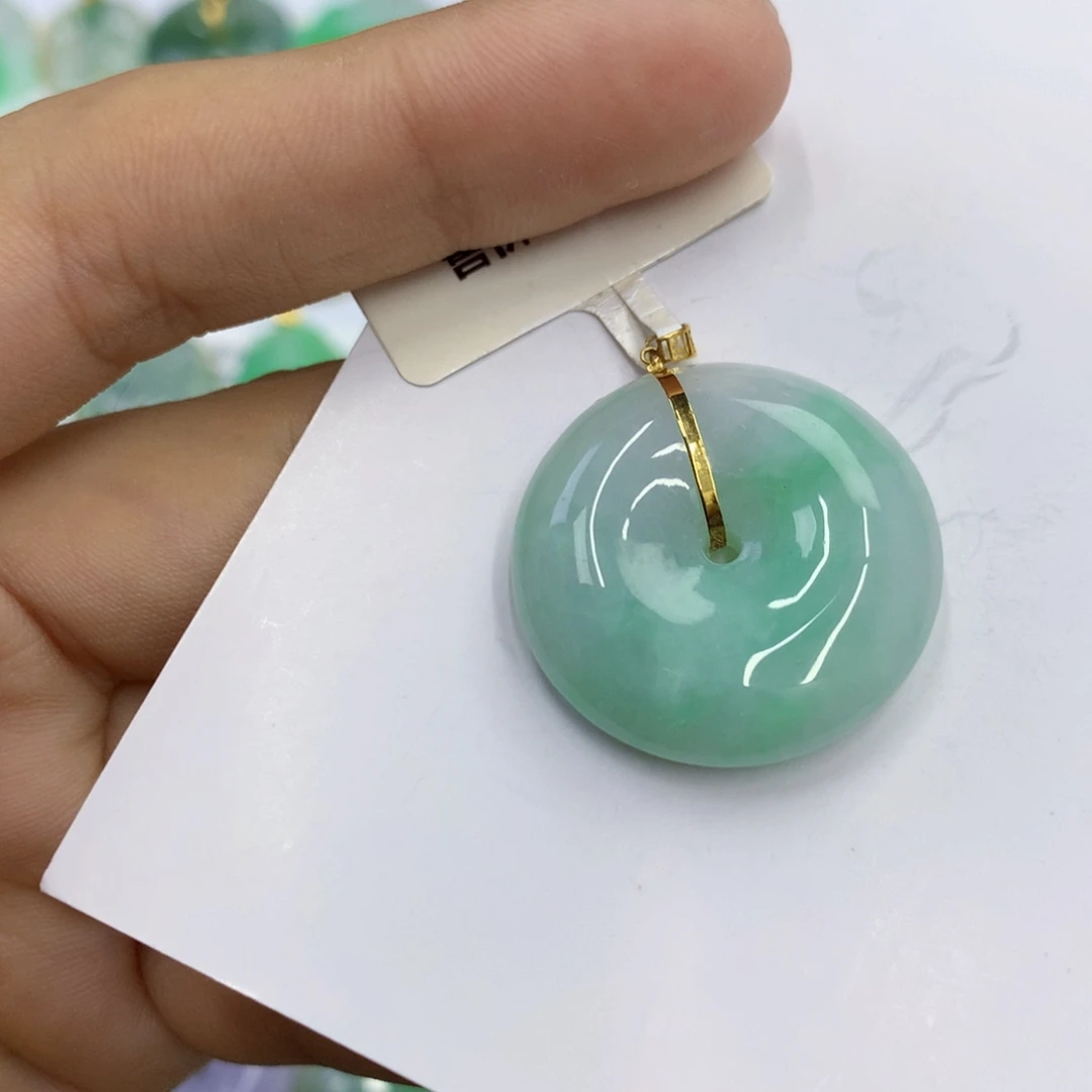 翡翠18K金镶嵌颈饰翡翠