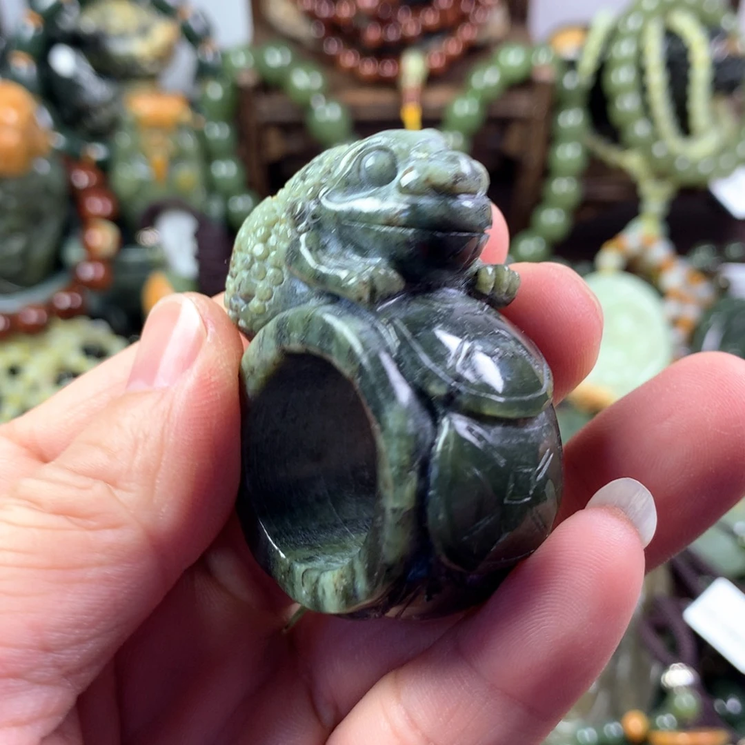 透闪石质玉把件未镶嵌